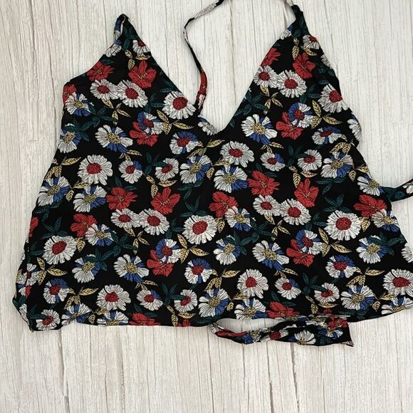 LF/Dress Decode Floral Halter Top - Picture 3 of 6